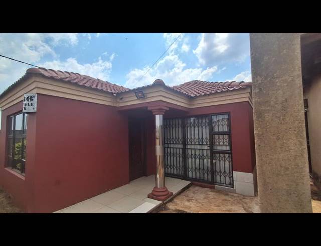 3 BEDROOM HOUSE FOR SALE IN KWENELE SOUTH